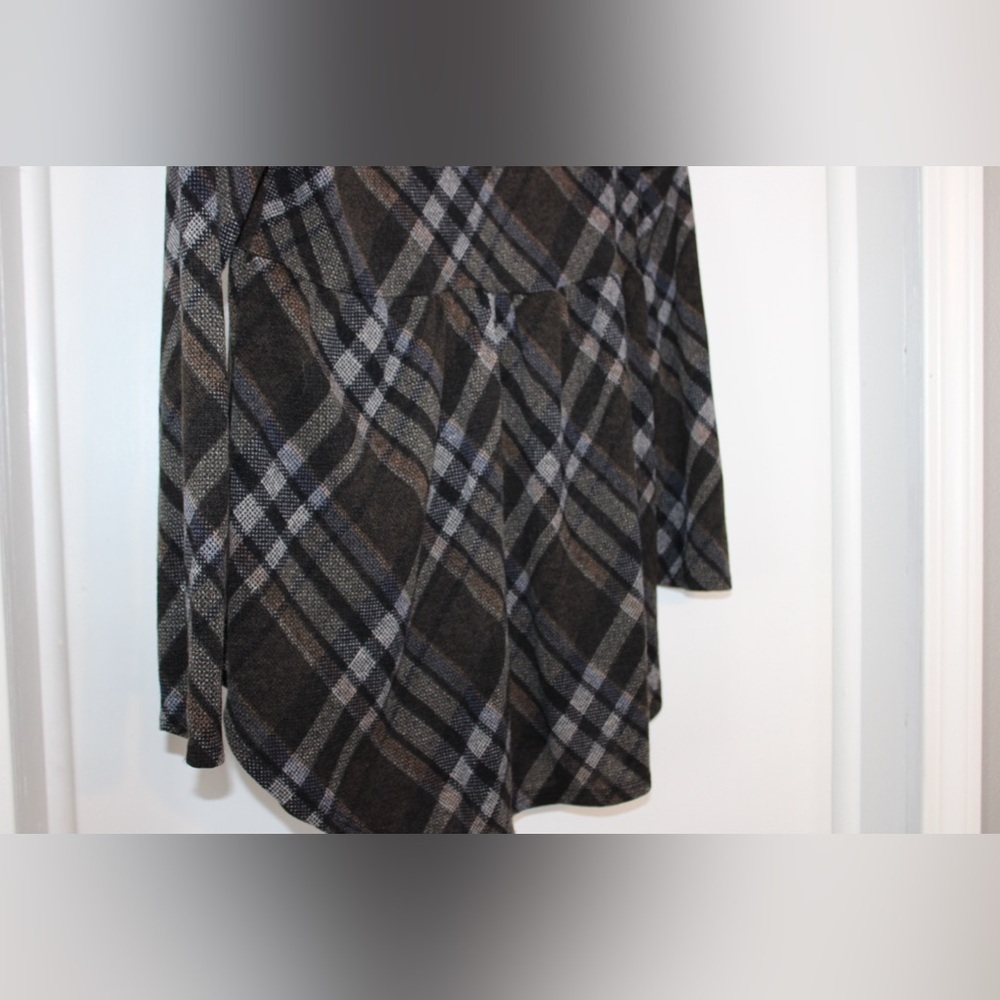 Chris & Carol Large Long Sleeve Flowy Top - Picture 8 of 9